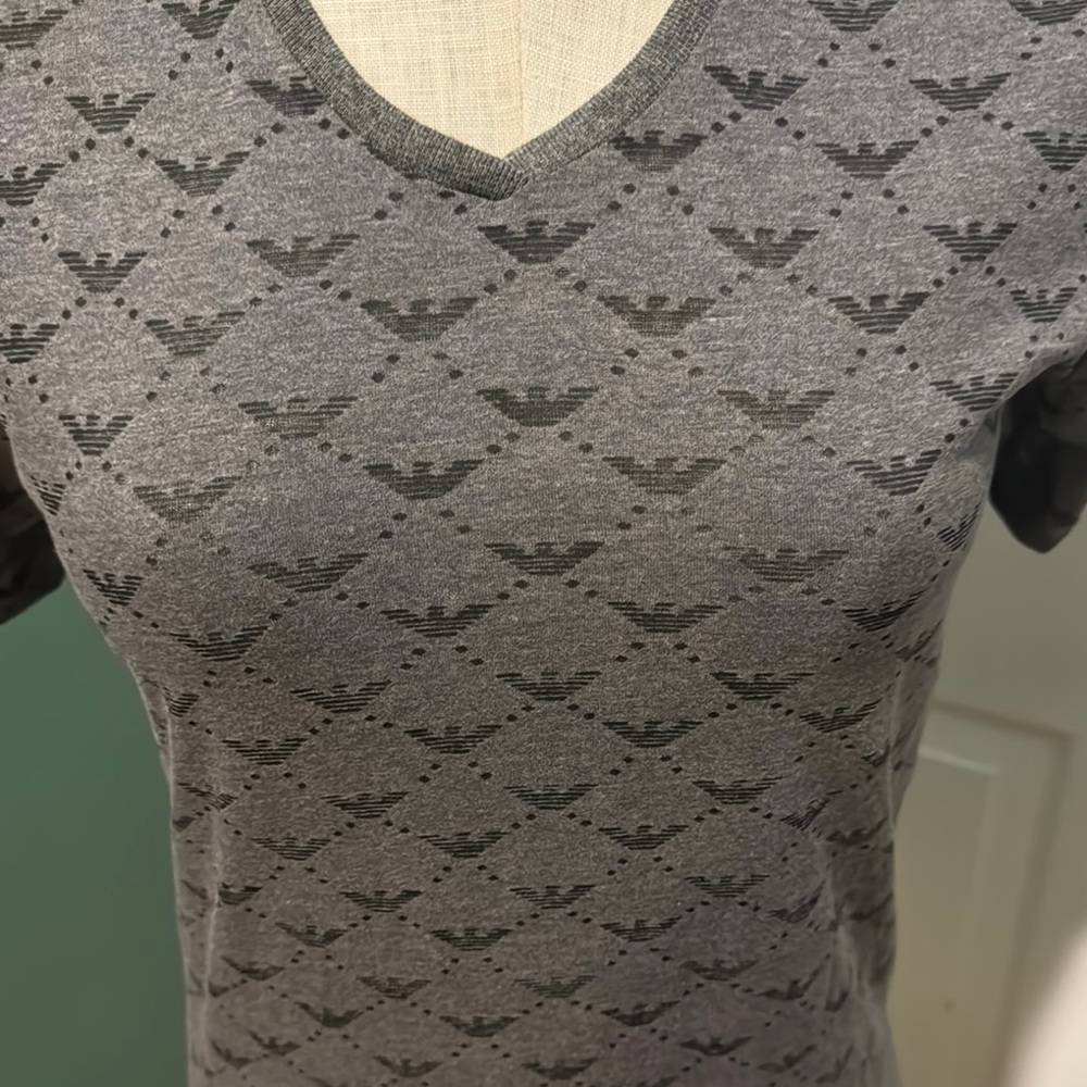 ARMANI Jeans All Over‎ Eagle Print v-neck T-shirt size Small. NWOT - Picture 2 of 6